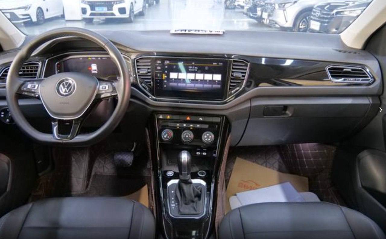 Volkswagen T-Roc — вид 4
